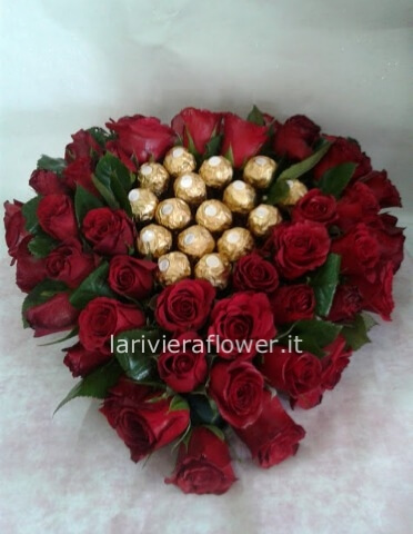 Cuore di rose colore rosso