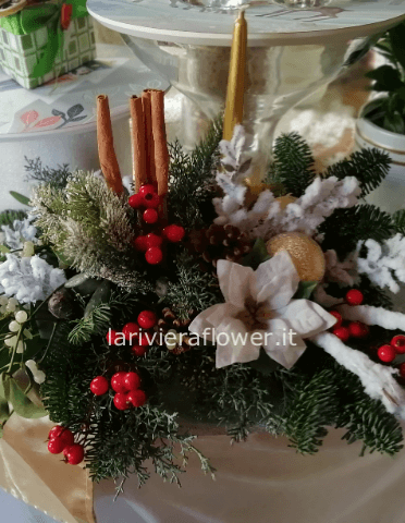 Centrotavola con candele e bacche