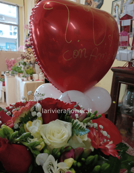 Bouquet di fiori personalizzabile con colonna palloncini personalizzata.