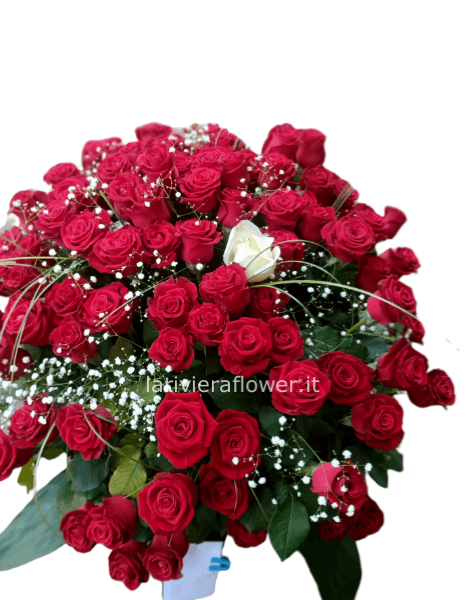 Cesto con 101 rose meravigliose.